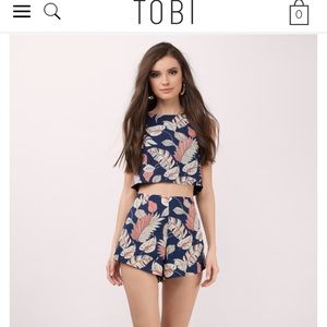 Tobi Floral 2 Piece Short Set
•Women’s XS/S